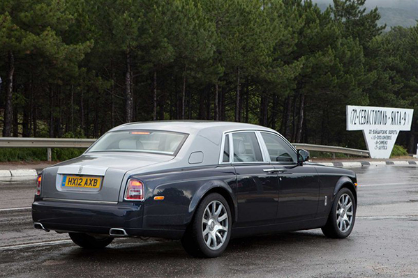 https://wcar.sets.lv/cars/Rolls-Royce/Phantom sedans/ae8193364a047e1b94d75463b6170ecd.jpg